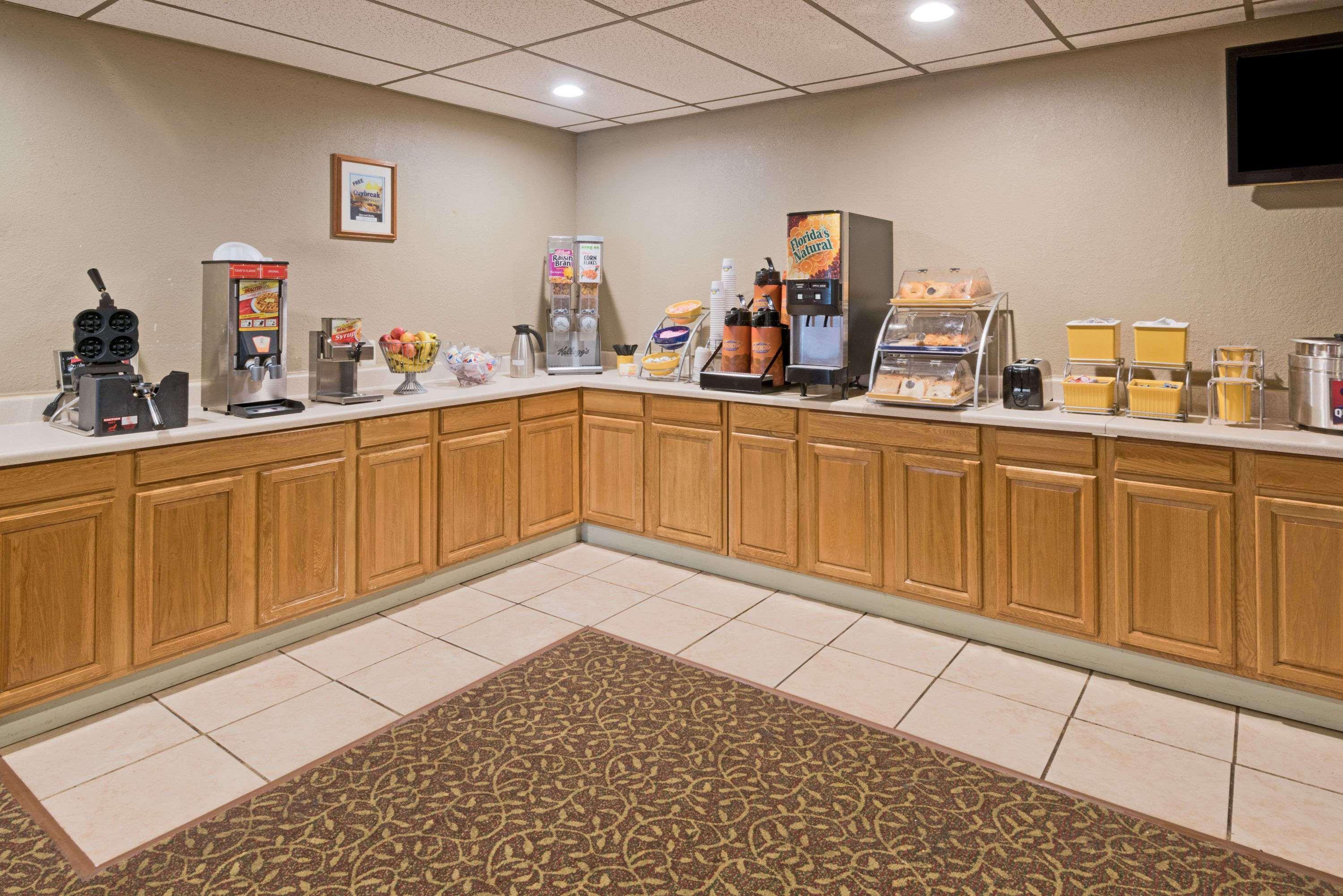 Days Inn By Wyndham Batavia Darien Lake Theme Park Экстерьер фото
