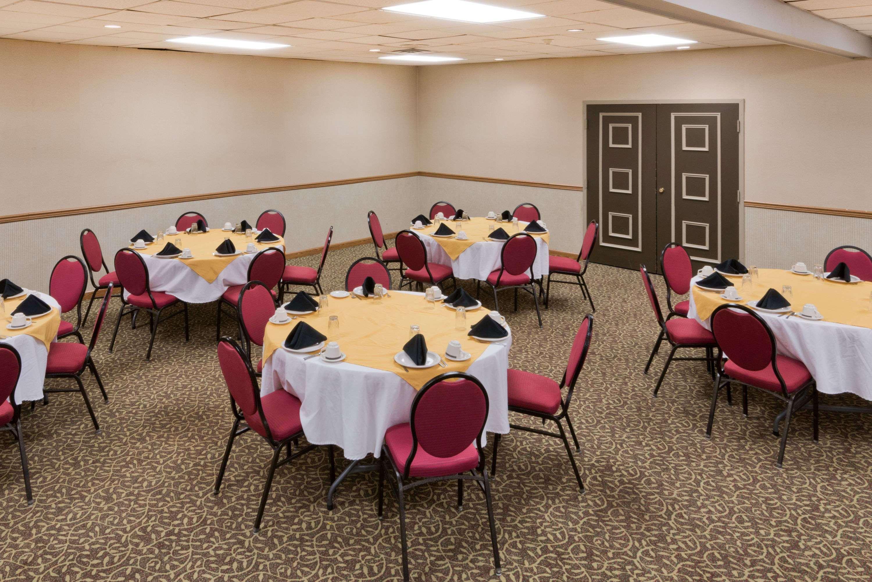 Days Inn By Wyndham Batavia Darien Lake Theme Park Экстерьер фото